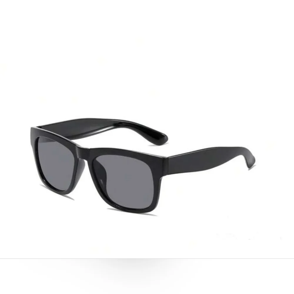 NEW Black Classic Sunglasses